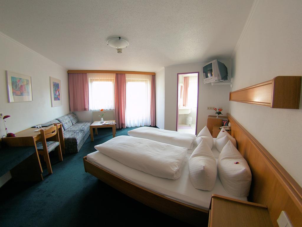 ארצל אים פלאצטל Hotel Montana חדר תמונה