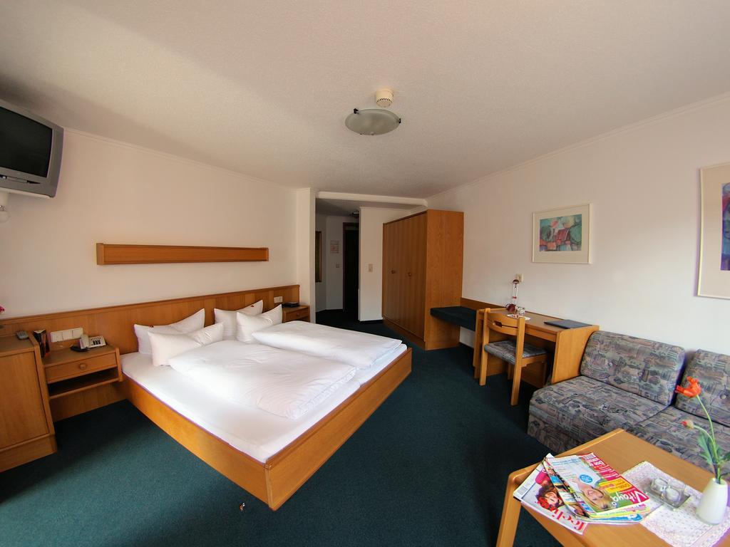 ארצל אים פלאצטל Hotel Montana חדר תמונה