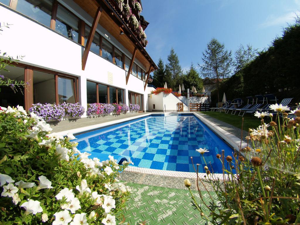 ארצל אים פלאצטל Hotel Montana מראה חיצוני תמונה